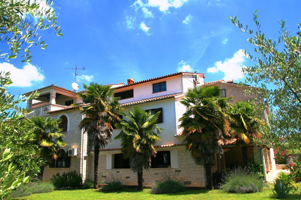 Korsa Apartment Sveti Lovreč Pazenatički Buitenkant foto