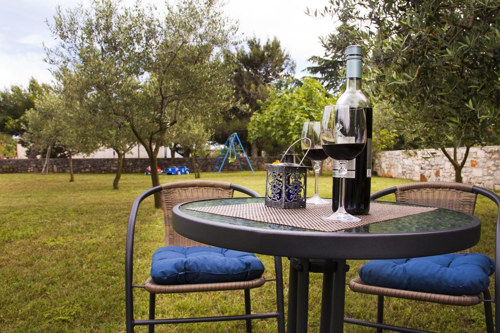 Korsa Apartment Sveti Lovreč Pazenatički Buitenkant foto